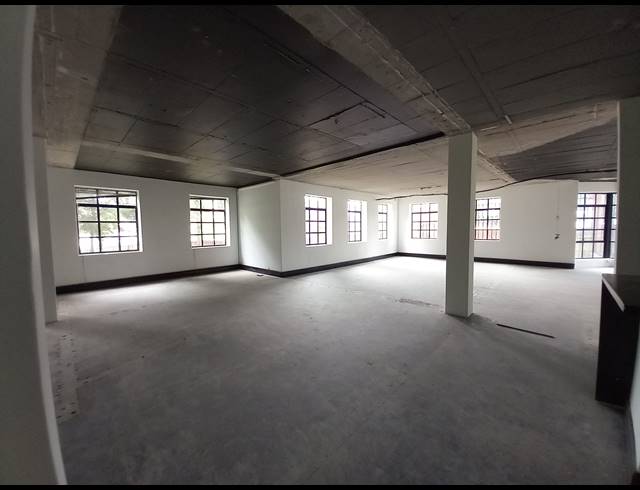 246M² OFFICE TO LET IN LYME PARK